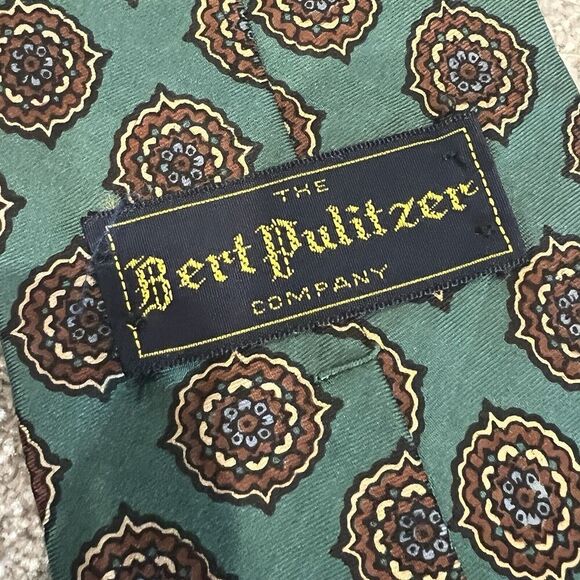 Bert Pulitzer Green Medallion Silk Neck Tie Necktie England 56x4” - Picture 4 of 7